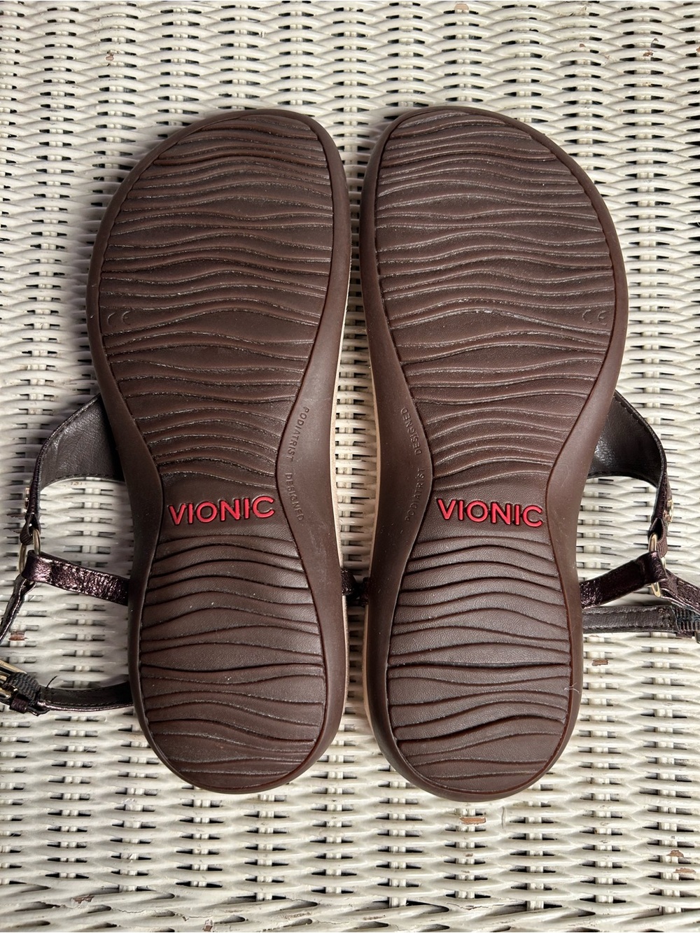 Vionic Kirra Metallic Bronze Leather Orthotic Thong Sandals Women’s Size 8 - Picture 6 of 6